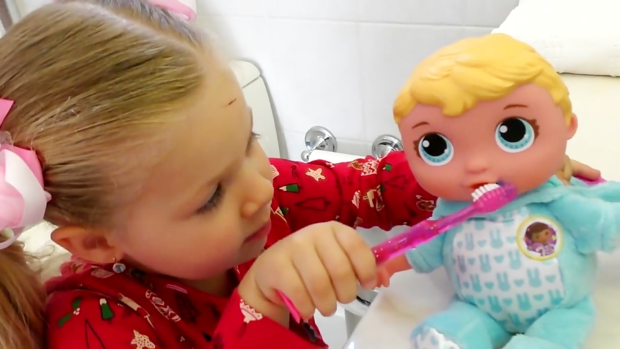 دیانا و اسباب بازی ها - دیانا مامان کوچولو می شود !